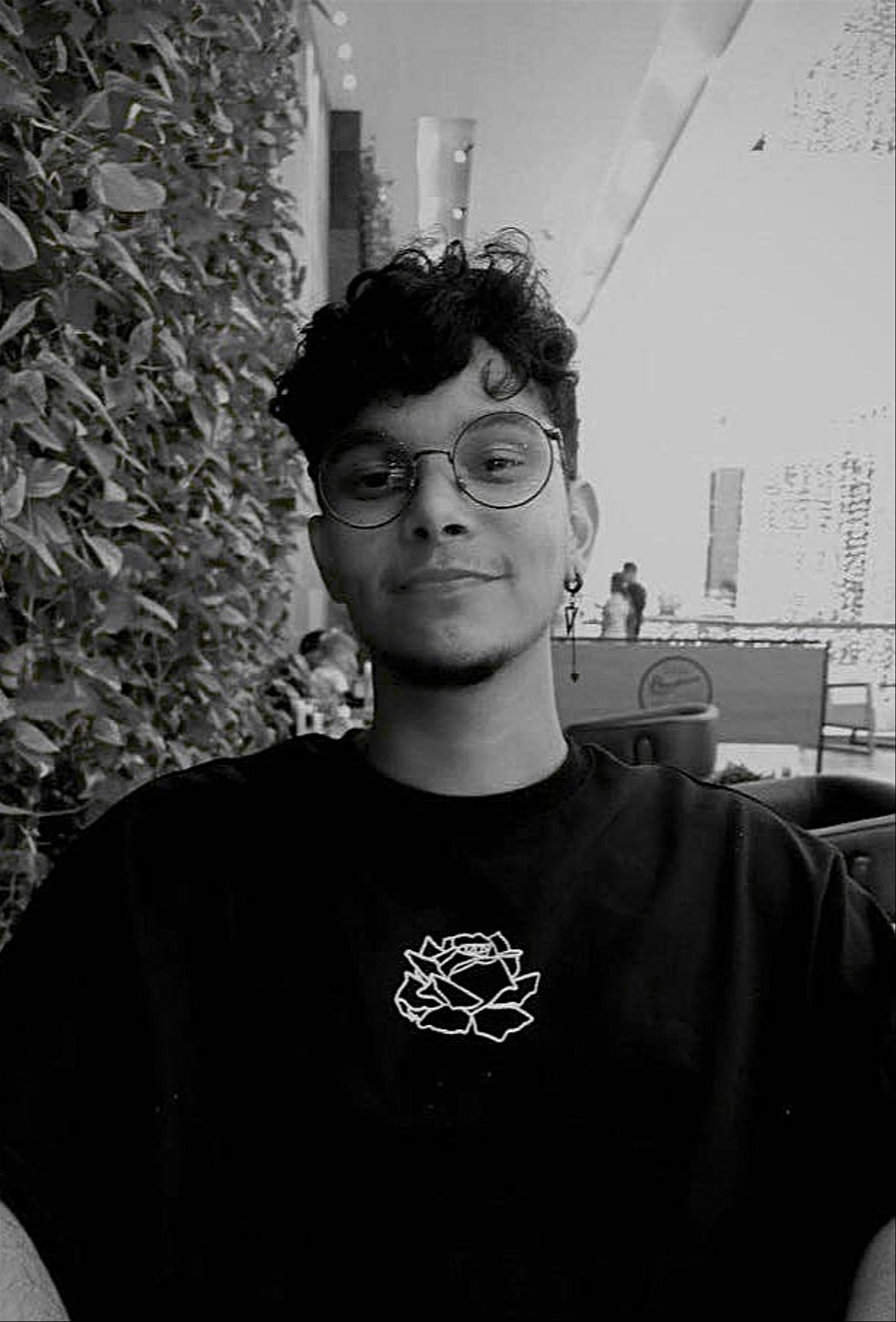 Profile picture of an person in black and white